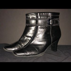 Black ankle heel boots